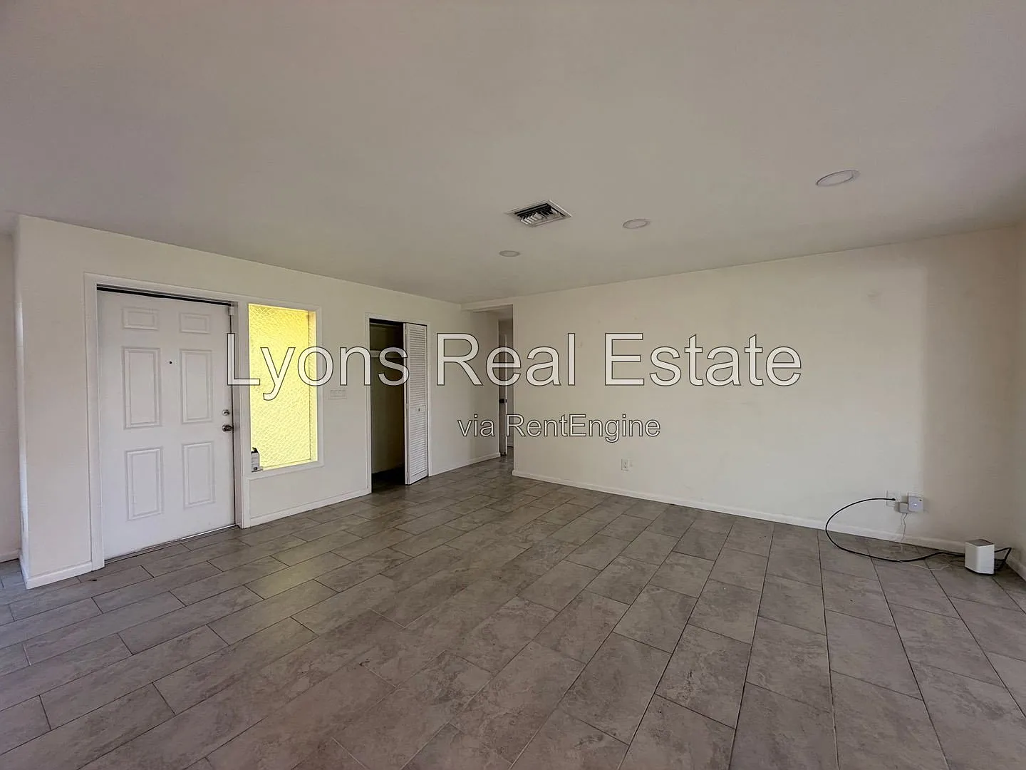 2 bed, 2.0 bath, 1471 sqft, $1,595 — Photo 4