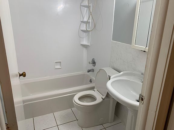 3rd image of 3222 Wellingmoor Ave
