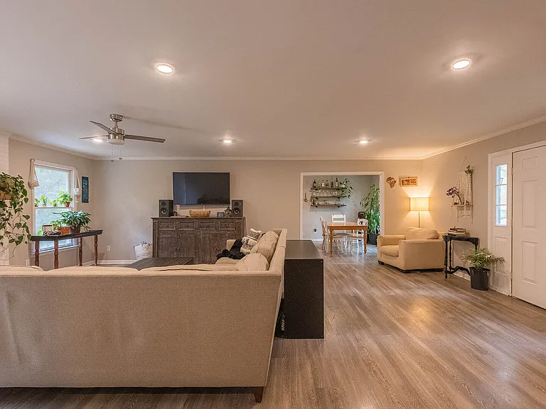 210 Elliott Ct — Photo 13