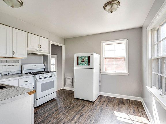 5th image of 18304 Knoll Dr