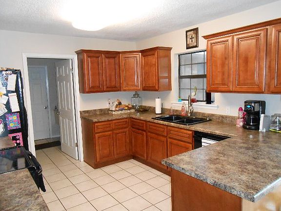 3rd image of 211 Tanglewood Dr