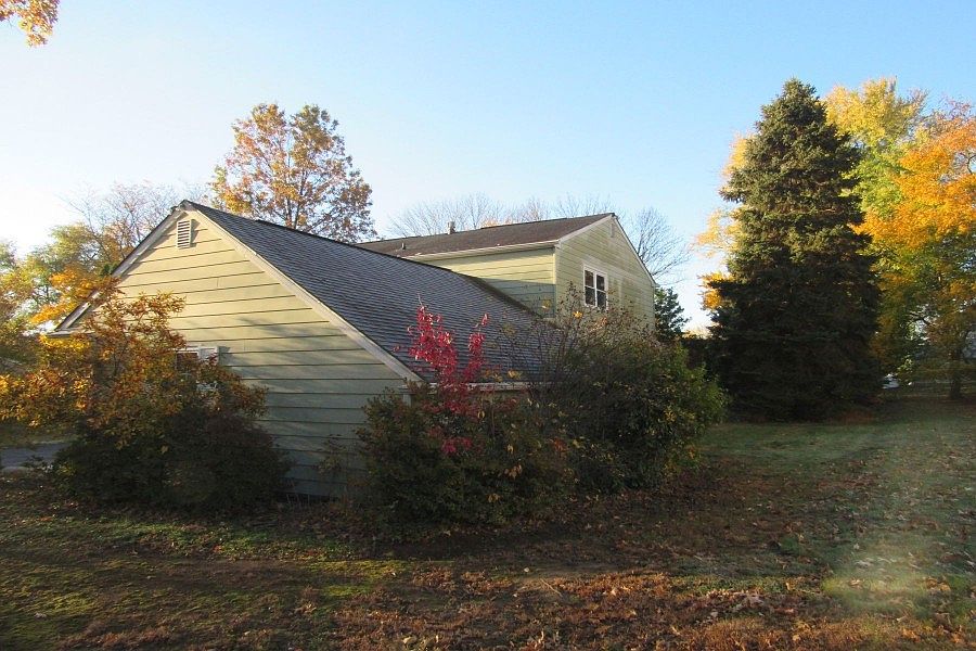 2nd image of 104 Springwood Dr
