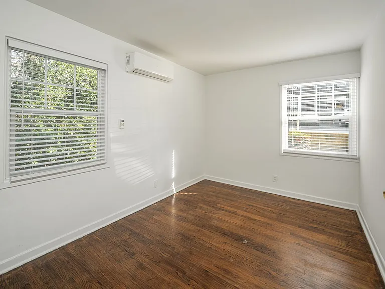 Magnolia Court — Photo 35