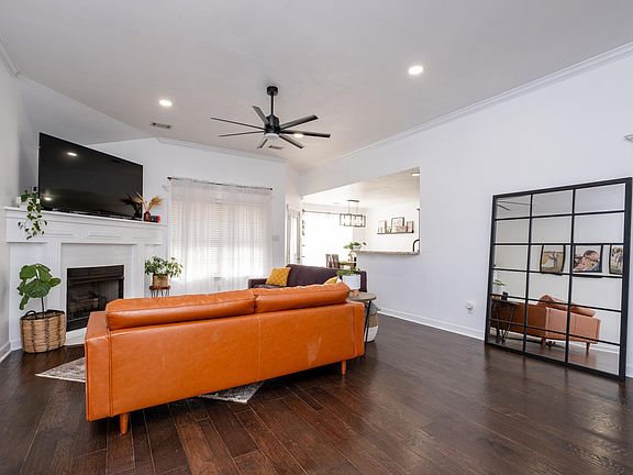 4th image of 3309 Longmeadow Dr
