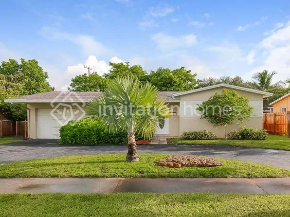 7041 SW 2nd Ct, Hollywood, FL 33023