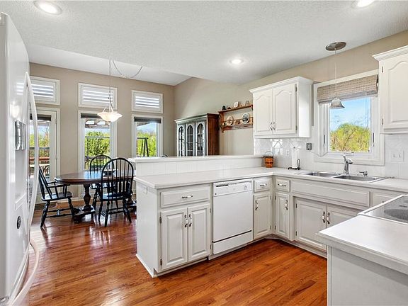 5th image of 3013 Emerald Ct