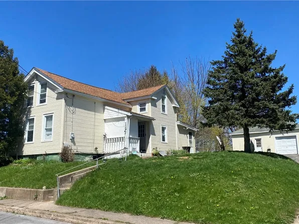 129 Lyon St, Oswego, NY 13126