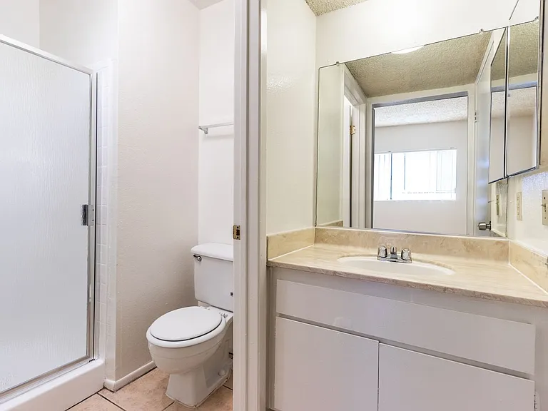 10845 Camarillo St — Photo 45