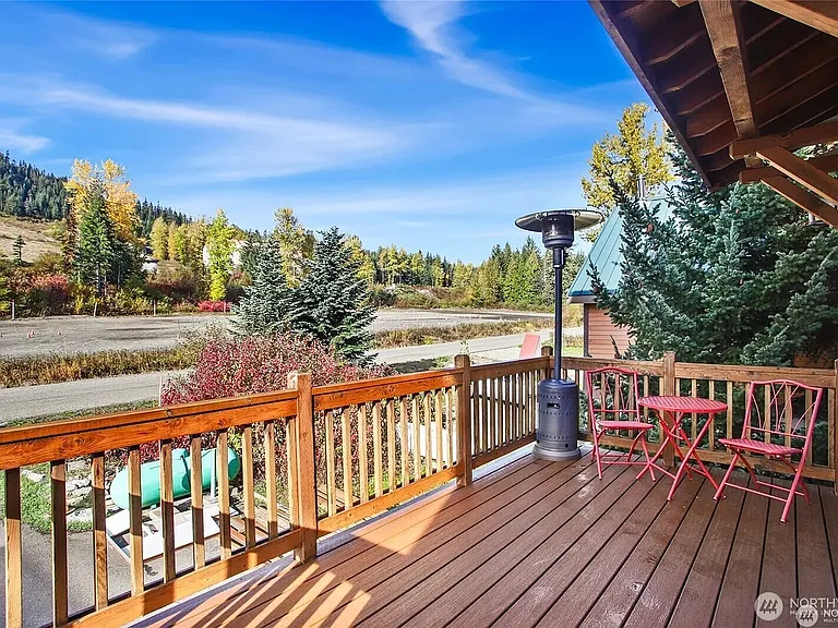 330 Keechelus Dr — Photo 3