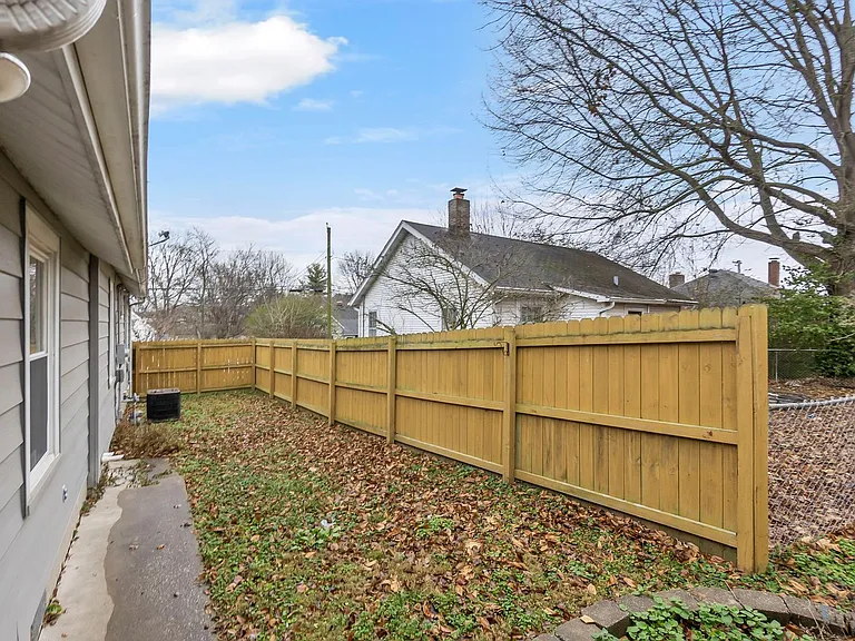 223 Daisy Ave — Photo 26