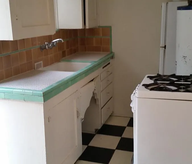 1128 N Tyndall Ave #4 — Photo 6