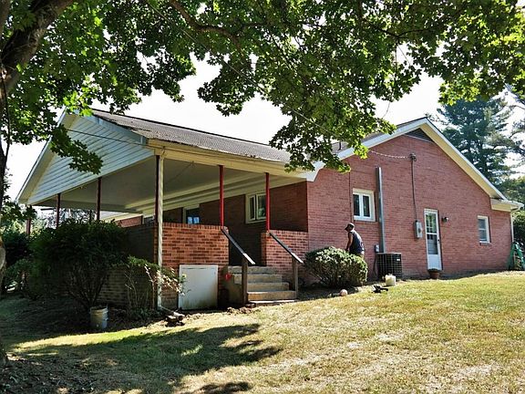 4th image of 301 Summit Ave