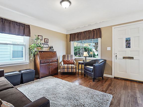2nd image of 2015 Harwood Ave