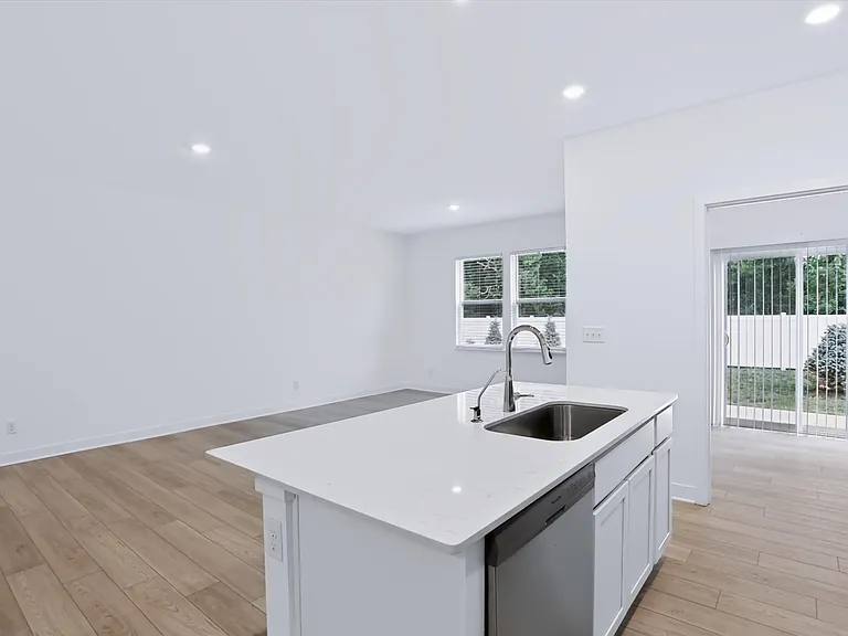 406 Monarch Ln — Photo 9
