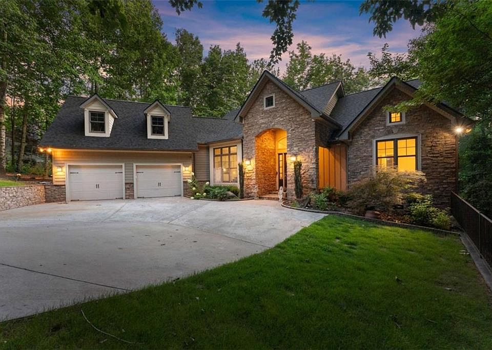 1st image of 746 Plum Ln