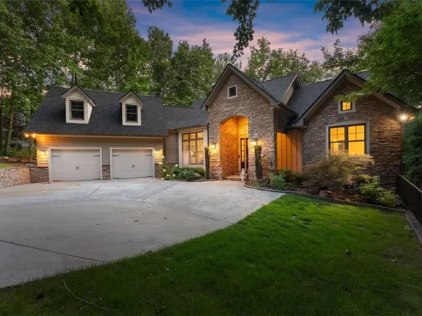 746 Plum Ln, Clarkesville, GA 30523