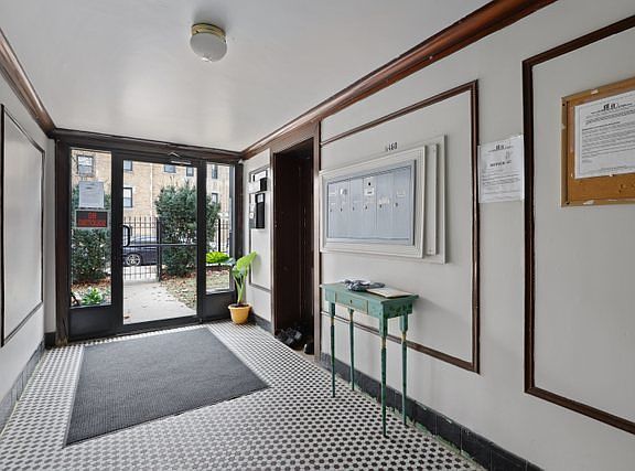 2nd image of 6458 N Claremont Ave #3N