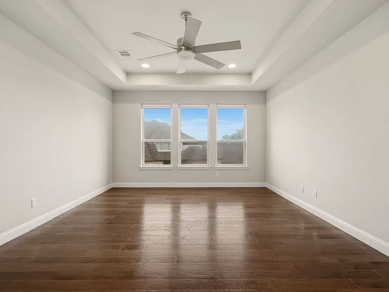 Upstairs Great Room with Tray Ceiling and Ceiling Fan.