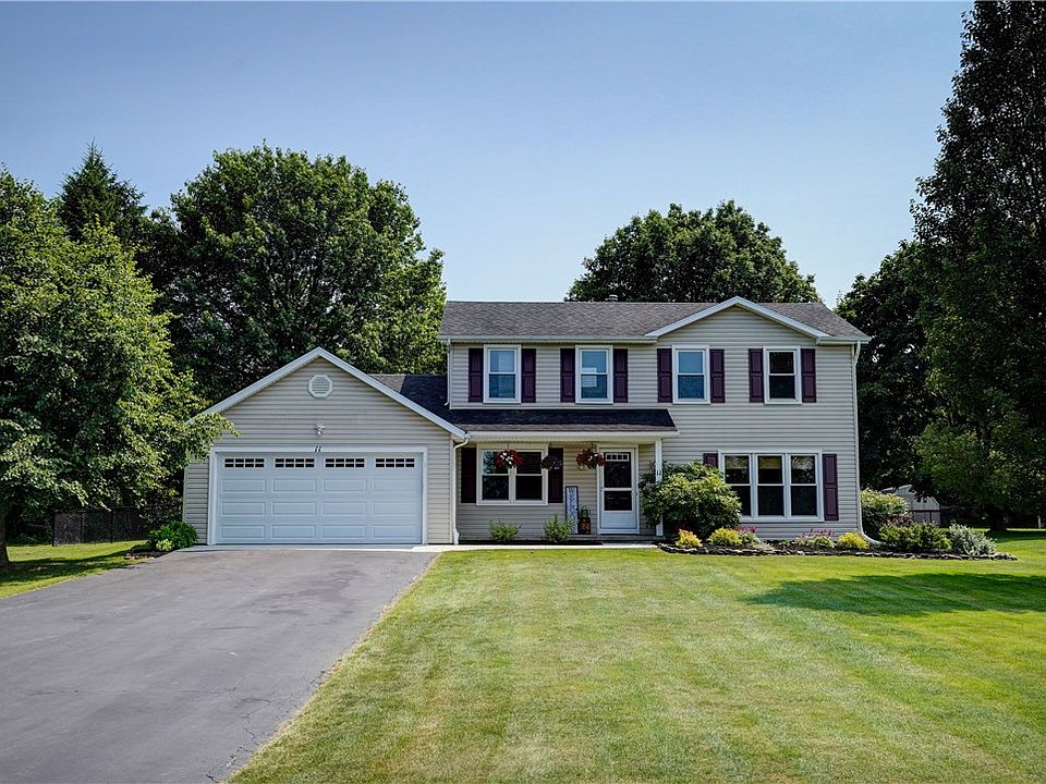 1st image of 11 Hillcrest Dr