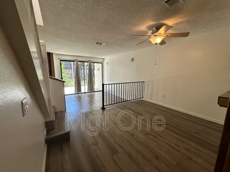 2 bed, 1.5 bath, 1270 sqft, $2,950 — Photo 4