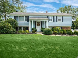 23 Manchester Ln, Stony Brook, NY 11790