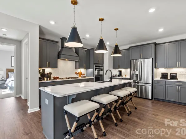 127 Welcombe St, Mooresville, NC 28115