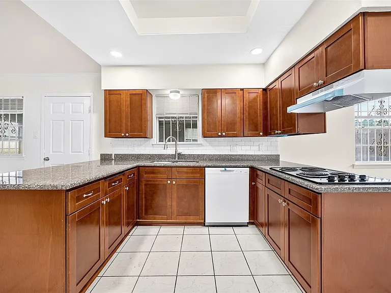 11239 Carvel Ln — Photo 17