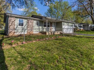 2828 N Howard Ave, Springfield, MO 65803