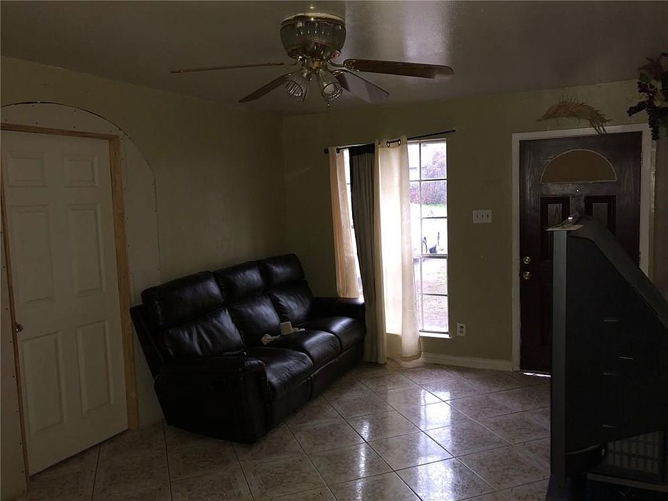 1st image of 554 Wind River Dr