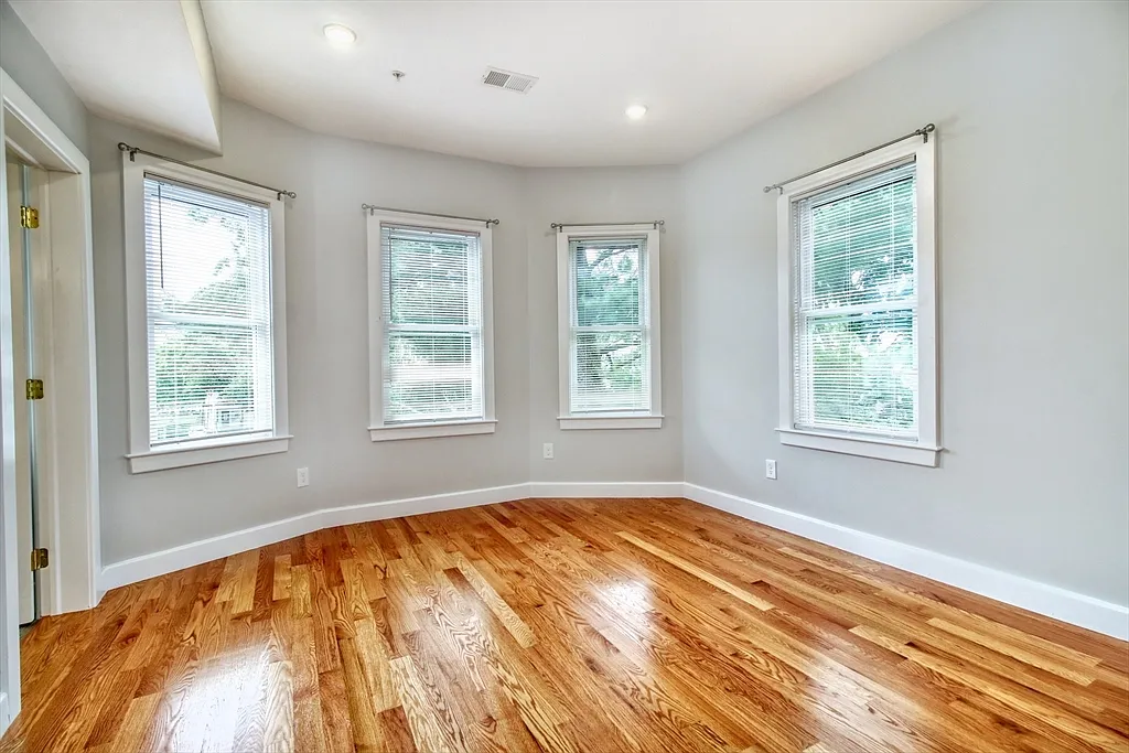 2 bed, 2.0 bath, 1268 sqft, $3,100 — Photo 4