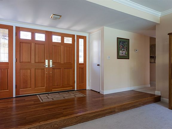 4th image of 989 Mount Carmel Dr