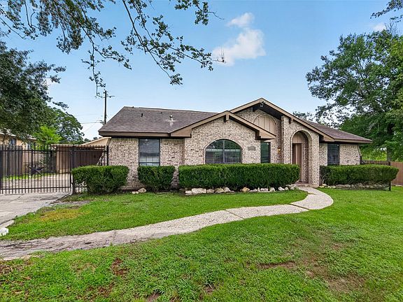 3rd image of 12839 Eastbrook Dr