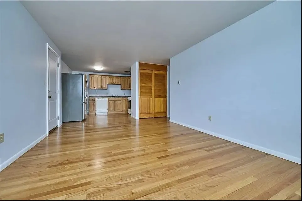 2 bed, 669 sqft, $2,400 — Photo 2