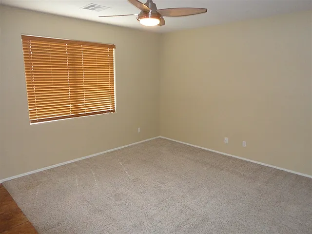 4 bed, 3.0 bath, 2406 sqft, $2,395 — Photo 4