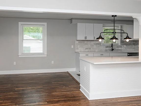 3rd image of 219 Anderson Dr