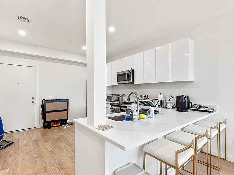71 Richmond St #4B — Photo 6