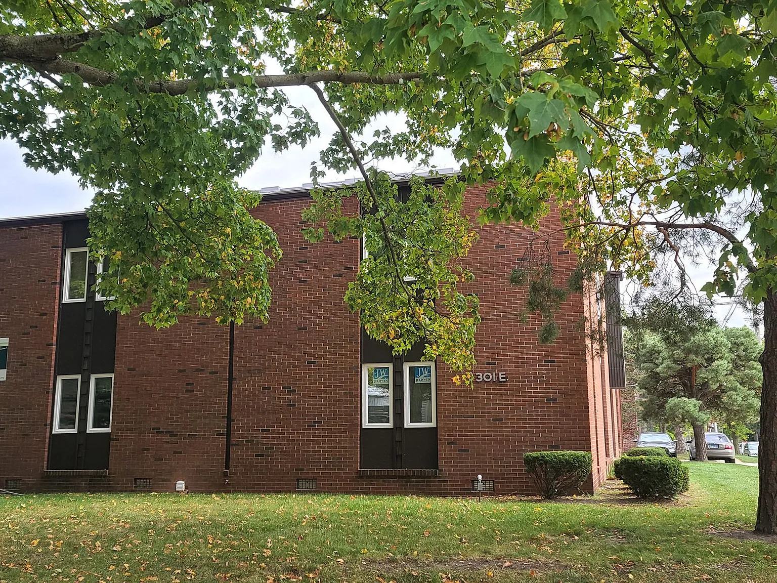 301 E White St — Photo 2