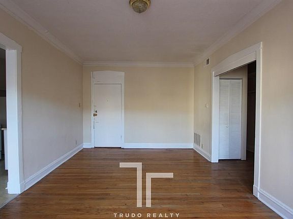 3rd image of 4601 N Lincoln Ave
