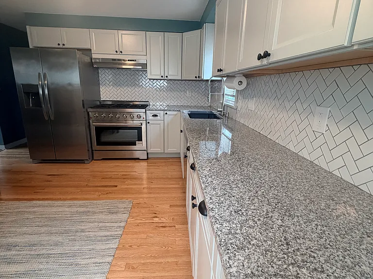 265 University Ave — Photo 8
