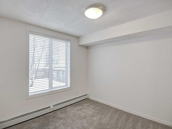 5th image of 1920 W 11th Ave SW #106