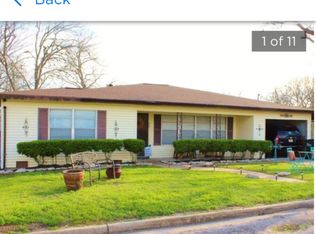 408 Sabine St, Hallettsville, TX 77964