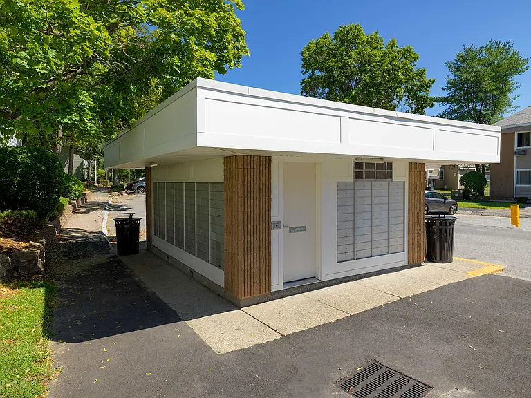 202 Chatham West Dr — Photo 8