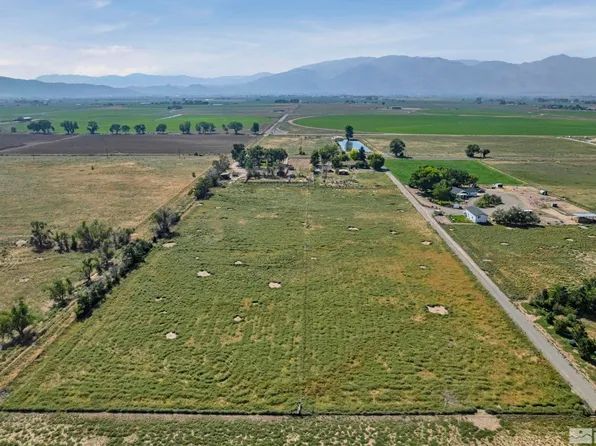 15 Tess Ln, Smith, NV 89430