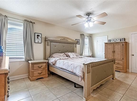 5th image of 1048 Fairfax Dr
