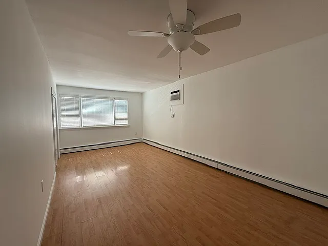 2 bed, 1000 sqft, $2,200 — Photo 2