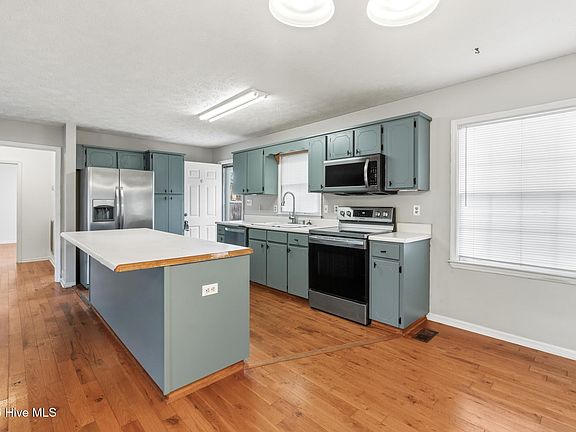 5th image of 907 Thomas Street