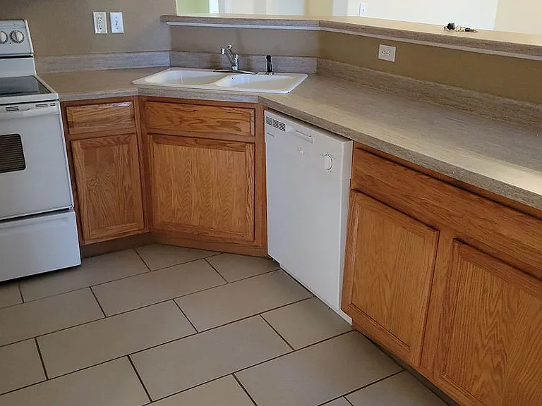 1703 Whitehall Dr #2-H — Photo 11