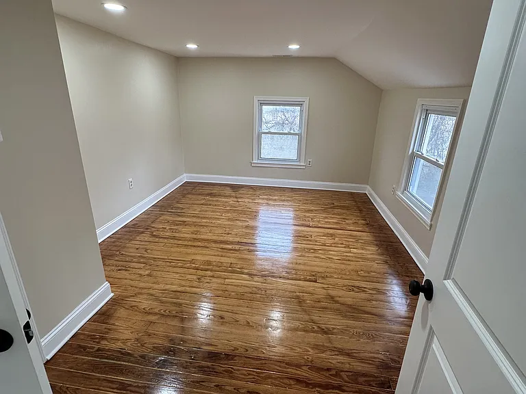 2427 Wythe Ave — Photo 4