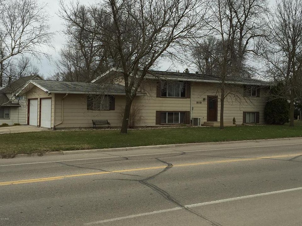 1st image of 909 6th Ave E