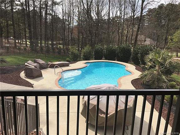 3rd image of 813 Lake Mist Dr